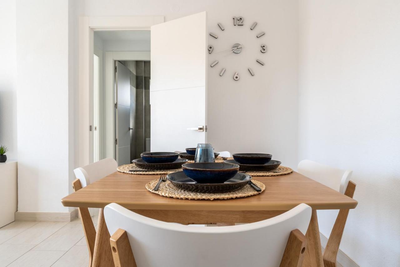 Sea View 2 Bedroom Apartment 2 Min Away From The Beach 토레몰리노스 외부 사진