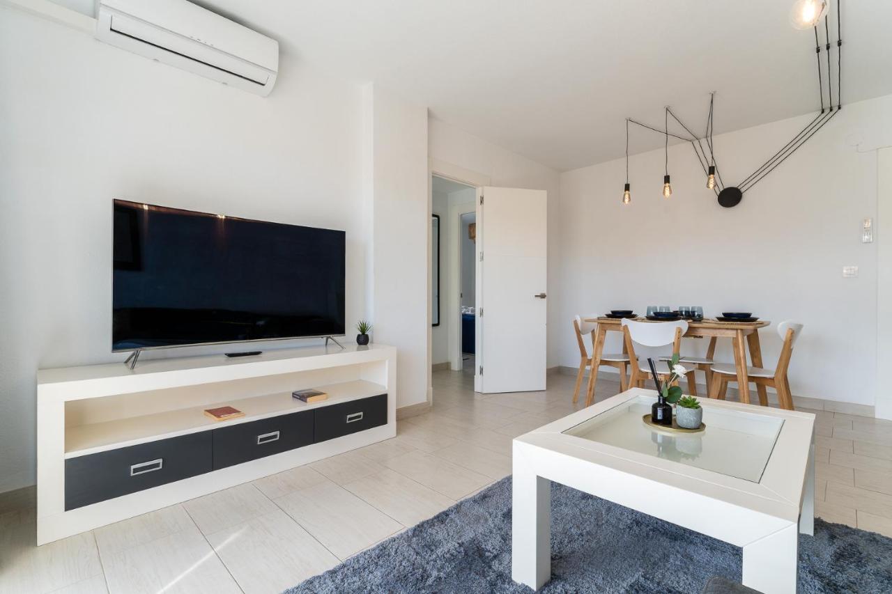 Sea View 2 Bedroom Apartment 2 Min Away From The Beach 토레몰리노스 외부 사진