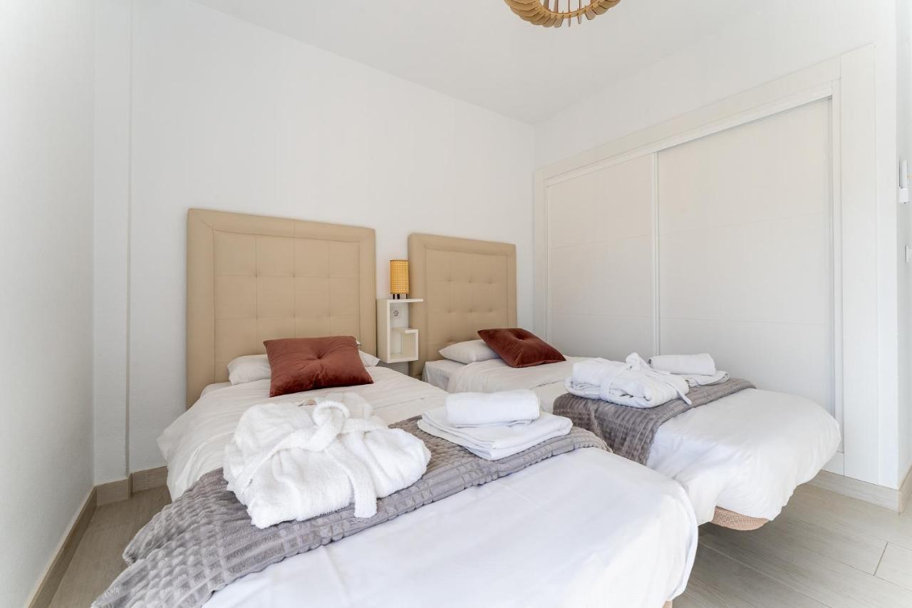 Sea View 2 Bedroom Apartment 2 Min Away From The Beach 토레몰리노스 외부 사진